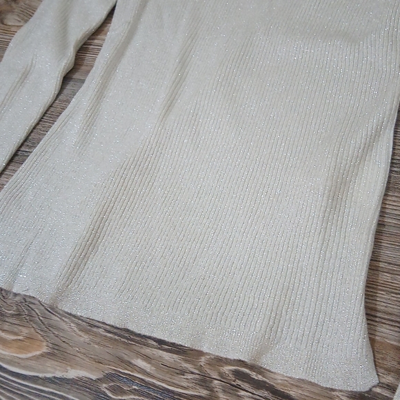 Sparkly Ribbed V Neck Long Sleeve Cold Shoulder Lightweight Fitted Sweater Top - Picture 3 of 12